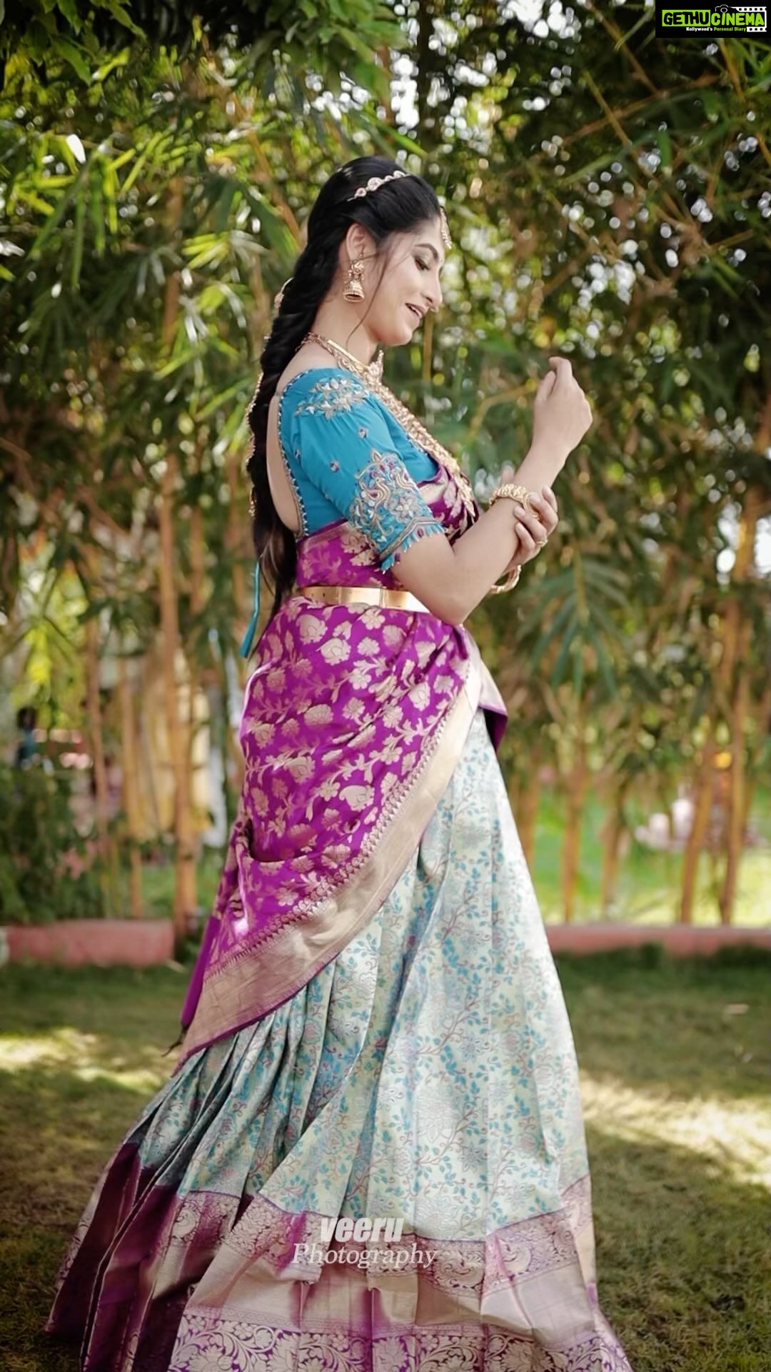 Kushee Ravi Instagram - Yellarigu Makara Sankrantiya Shubhashayagalu 🌹🌺🌹. . . makeover- @makeupandhairby_shashi photography- @veeru.photography designer- @suravi114designerstudio studio- @arnavamaze conceptual studio- @setashot jewellery- @bangalorebridaljewelry