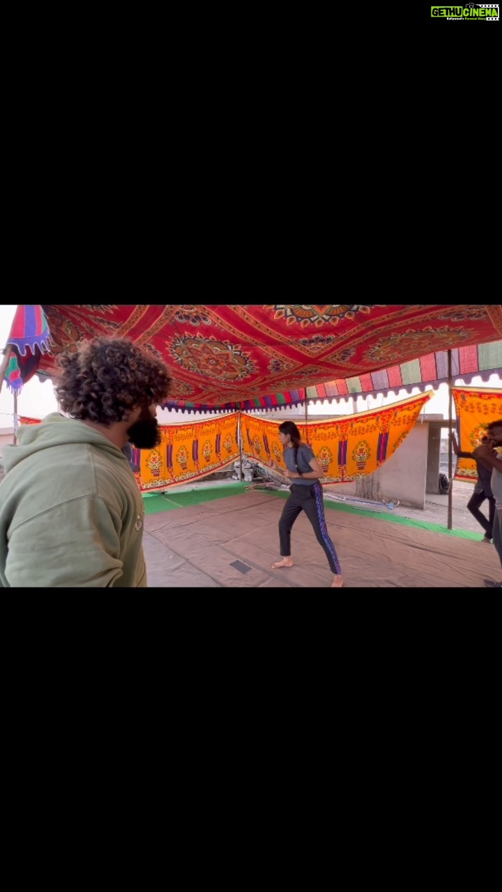 Kushee Ravi Instagram - Rehearsing the action sequence is always fun and sometimes painful … 🤩 for the first time tried doing the action sequence… I hope you all will like it too 😍🤩 . . #kusheeravi #actorslife #experimental #actionsequence #dia #filmsetlife