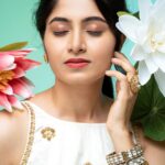 Kushee Ravi Instagram - 🪷 . . . Pc @vinu5494 Mua @makeovers_by_shwethagowda Outfit @saitanarya Stylist @stylebyaishwarya Jewels @thespatika