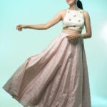 Kushee Ravi Instagram - 🪷 . . Pc : @vinu5494 Mua : @makeovers_by_shwethagowda Outfit : @saitanarya Stylist: @stylebyaishwarya Accessories : @thespatika