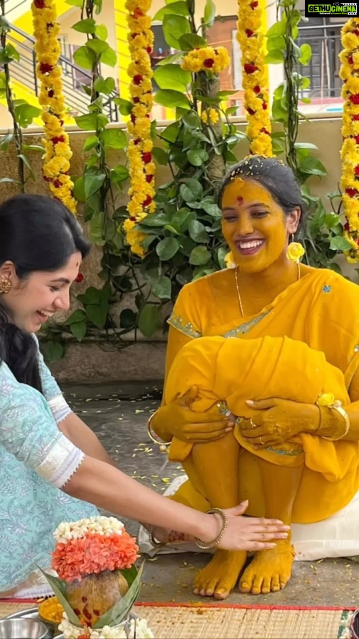 Kushee Ravi Instagram - My bestie wedding ❤️ Divya is always like a happy pill to us where she always bring a smile on our face 🥰❤️ As expected she was not nervous, so chilled ,calm and composed on her big day ❤️😍 stay happy forever ever my girl. Happy married life ❤️💐🥰