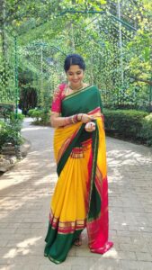 Kushee Ravi Instagram - Simplicity never goes out of style 🤩❤️
.
.
.
 Saree. : @thenalme 
Blouse. : @maayarangdesignstudio 
Vc : @makeovers_by_shwethagowda 
Mua. : @makeovers_by_shwethagowda 
Jewels. : @thespatika 

#dia #actorslife #artist #sareelove #film #kfi #loveforfilm