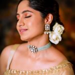 Kushee Ravi Instagram - A witty woman is a treasure; a witty beauty is a power🤩 . . Pc : @framesbyvikaskakolu Makeup : @shruthiashwath_makeupartist Jewellery: @thespatika Saree : @thenalme Blouse : @anthariya_