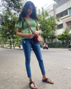 Kushee Ravi Instagram - Goals transform a random walk🚶🏻‍♀️ into a chase 🏃🏻‍♀️
.
.
. Pc : @thejaswini_sharma ❤️
 @aishwarya.sai.k thanks for ruining the third picture 😜