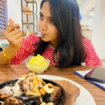 Kushee Ravi Instagram - Happiness is ice cream ❤️ . . Pc : @lohith___ravi__ #dia #actorslife #artistsoninstagram #soulofdia #film #filmlove #fullmeals