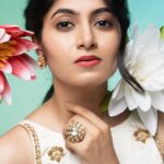 Kushee Ravi Instagram - 🪷 . . . Pc @vinu5494 Mua @makeovers_by_shwethagowda Outfit @saitanarya Stylist @stylebyaishwarya Jewels @thespatika