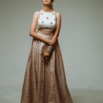 Kushee Ravi Instagram - 🪷 . . Pc : @vinu5494 Mua : @makeovers_by_shwethagowda Outfit : @saitanarya Stylist: @stylebyaishwarya Accessories : @thespatika
