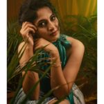 Kushee Ravi Instagram - Glow through what you go through ✨ . . Pc : @nagaraja_somayaji @focusphotographyservice Mua : @makeovers_by_shwethagowda Outfit : @saitanarya Stylist : @stylebyaishwarya . . #filmactor #dia #soul #cinema #fullmeals #actorslife #artist