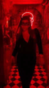 Kyra Dutt Instagram - 𝒞𝒶𝓉𝓈 𝒲𝒾𝓁𝓁 𝒫𝓁𝒶𝓎! Issa Vibe! #KyraKat CatWoman! Happy Halloween! 🐈‍⬛