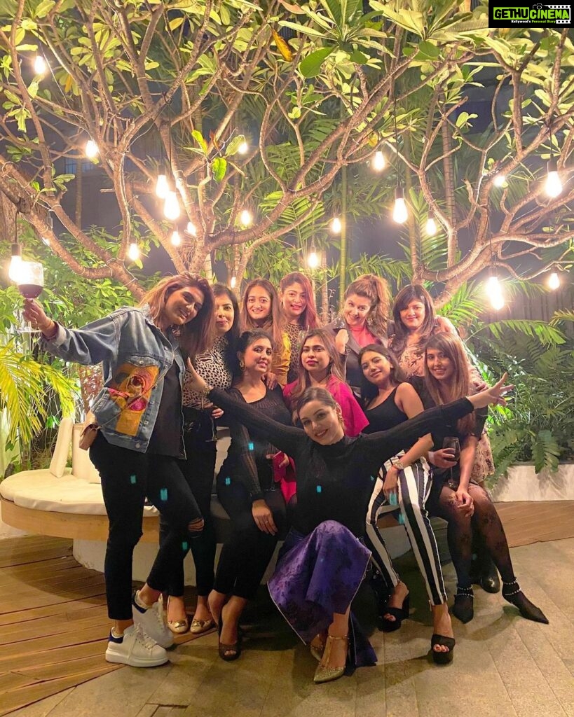 Kyra Dutt Instagram - Dinner with the ladies.🥂❤️ #DinnerWithKyra 🌟 The Park Hotel, Park Street