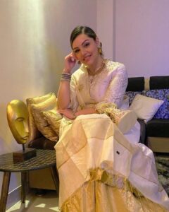Kyra Dutt Instagram - Happy Diwali✨