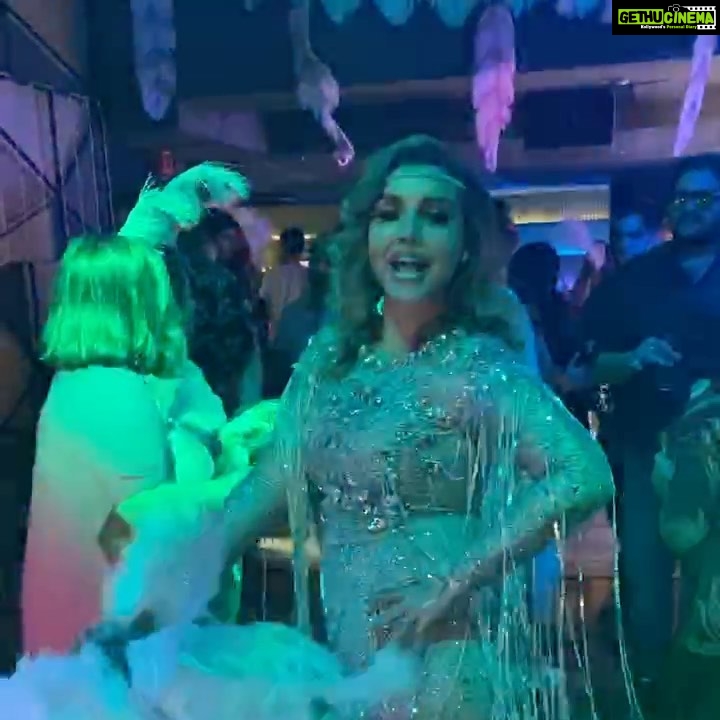 Kyra Dutt Instagram - Birthday Girl! Birthday Dance! Birthday Party! Kyraβs Coachella! Thank you to all my friends who showed up & danced with me till the end!π It was Epic!πβ€οΈπ Stay safe.π For the entire lowdown check my Highlights.βοΈ #KyrasCoachella #GoodVibesOnly