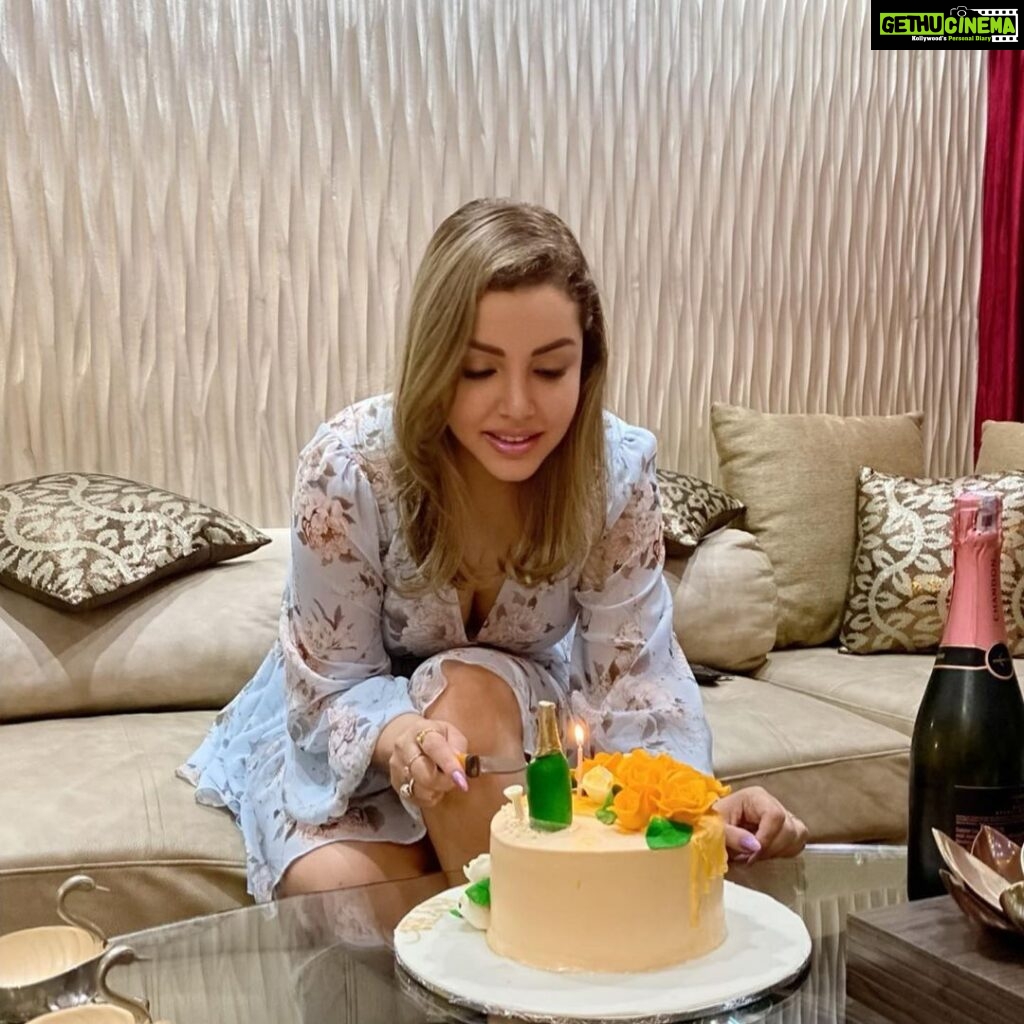 Kyra Dutt Instagram - Happy Birthday To Me! 🎂❤️🥂 Thank you to my Insta fam. So grateful for all the msgs & love you guys have showered me with today! Truly appreciate it! Thank you for all the love. Truly made my day special. #Gratitude🙏😘 Blessed to have such an amazing family, friends & fans. Big Love.😘 12th March 2020. It’s gonna be Epic! 🙌