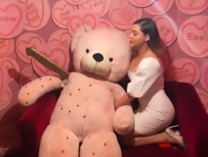 Kyra Dutt Instagram - Love. Sex. American Express! #AntiValentine 💋 PS: Stabbing the Teddy was a bit much! @sohohousemumbai 🔪🧸💔