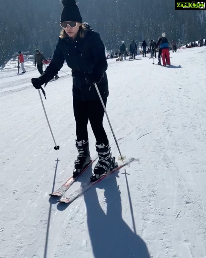 Kyra Dutt Instagram - Wannabe Ski Champ!⛷ #AmateurLevelSwag Just need some practice & I bet IL kick ass! A Place Thats Out of Your League