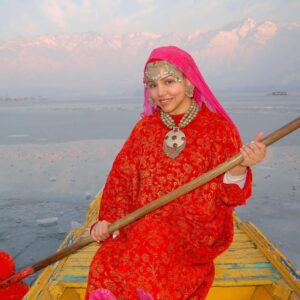 Kyra Dutt Instagram - Kashmir Ki Kali 🌷