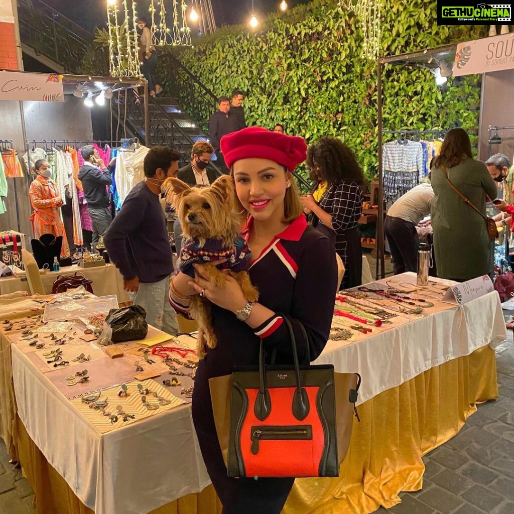 Kyra Dutt Instagram - Me & Bruno had an amazing time shopping & vibing @ #TheEnchantedGarden Market! @fuss_official @paridhisukhani @abhisheksukhani Merci Beaucoup!💕 The Astor Hotel