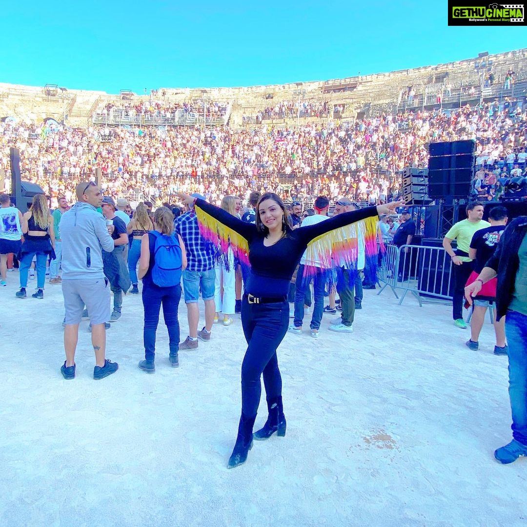 Kyra Dutt Instagram - Veni Vidi Vici @borisbrejcha @cerclemusic #Epic!🔥 Les Arenes de Nimes