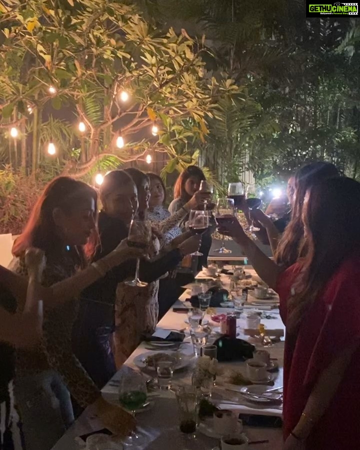 Kyra Dutt Instagram - Dinner with the ladies.🥂❤️ #DinnerWithKyra 🌟 The Park Hotel, Park Street