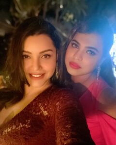 Kyra Dutt Instagram - Night out with the #RoyalFlamingos🏌🏻‍♀️ @paoli_dam JW Marriott Hotel Kolkata