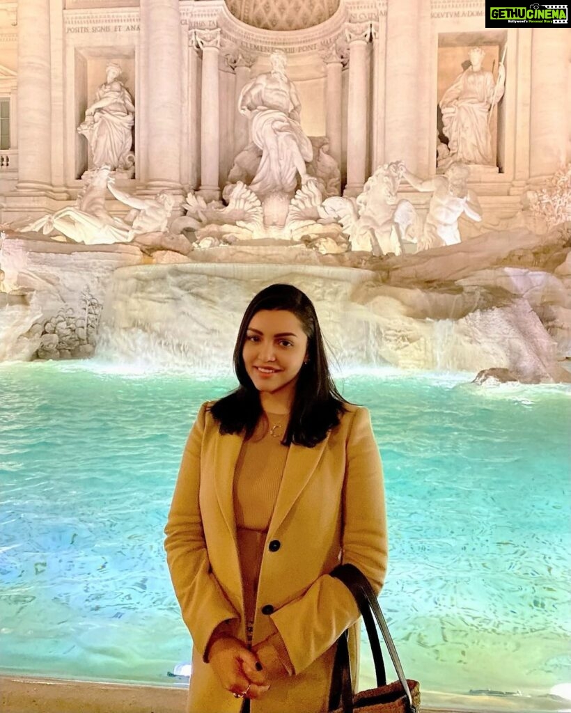Kyra Dutt Instagram - One night in Rome!❤️⛲️🍝 Fontana Di Trevi-Roma