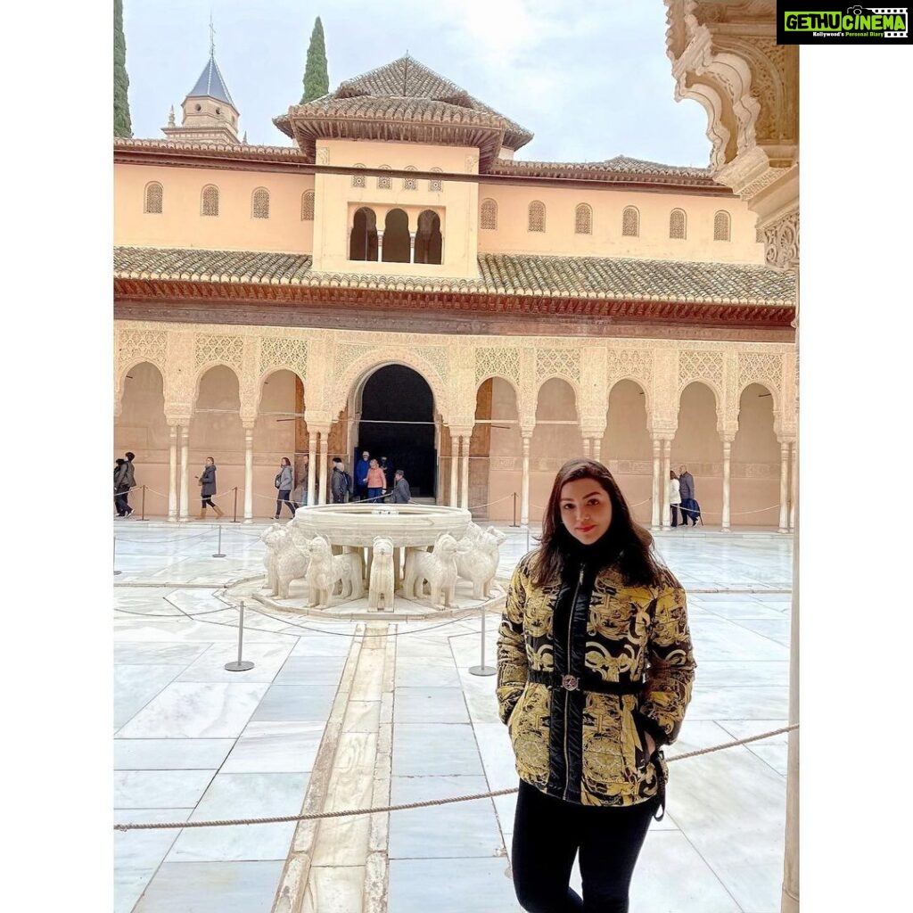 Kyra Dutt Instagram - The Grandeur of Granada. #Alhambra #NasridPalaces The last remains of the Moors in Andalusia.❤️ Palais nasrides de l'Alhambra