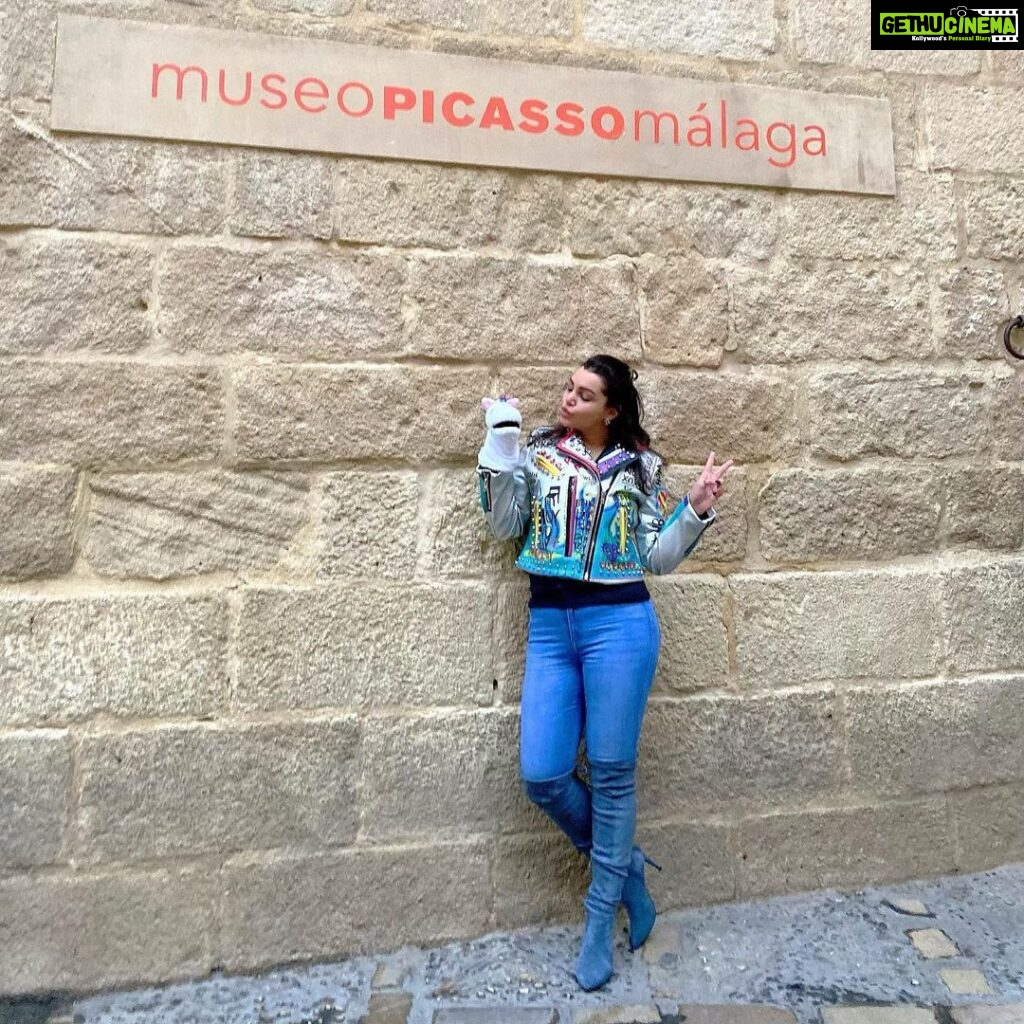 Kyra Dutt Instagram - “Everything u can imagine is real.” #PabloPicasso So is my🦄 I call her Fancy!🌟 & she is 100% that unicorn! Museo Picasso Málaga