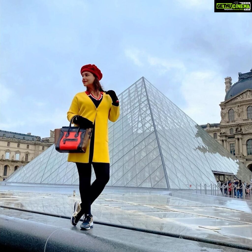 Kyra Dutt Instagram - Nancy Drew @ The Louvre! Cracking the Da Vinci Code, Illuminati & Conspiracy Theories!🔍 #MonaLisa #LeonardoDaVinci Musée du Louvre