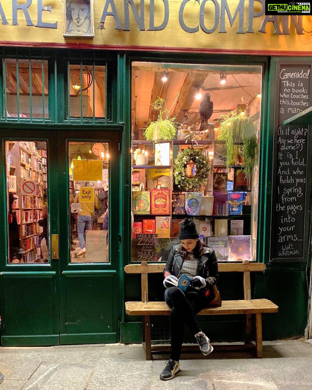 Kyra Dutt Instagram - Charles Bukowski On Love 📖 Shakespeare and Company