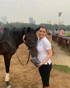 Kyra Dutt Instagram - ☀️+🐴+❤️=💯