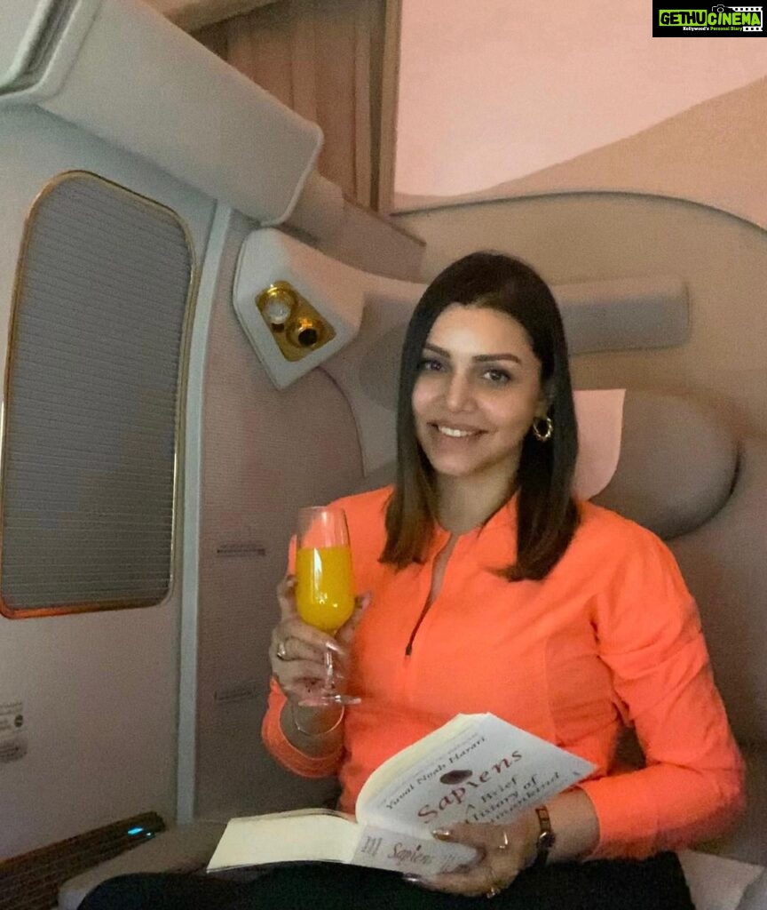 Kyra Dutt Instagram - Been a while Em! @emirates ✈️🧡 Emirates First Class