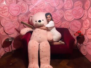 Kyra Dutt Instagram - Love. Sex. American Express! #AntiValentine 💋 PS: Stabbing the Teddy was a bit much! @sohohousemumbai 🔪🧸💔