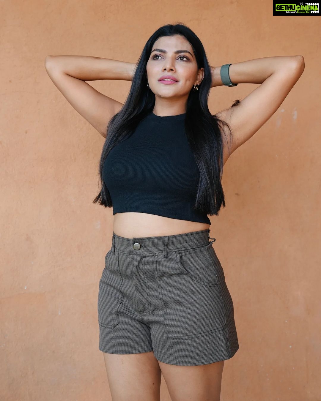 Lahari Shari Instagram - Radiating happiness and confidence during this photoshoot! πΈπ« Photographer : @troyphotographyofficial #happymood #TollywoodVibes #tollywoodactress #actresslife #actressgallery #LifeIsBeautiful #lovemyself #FeelingGreat #PosingPerfection #HappyVibes Hyderabad