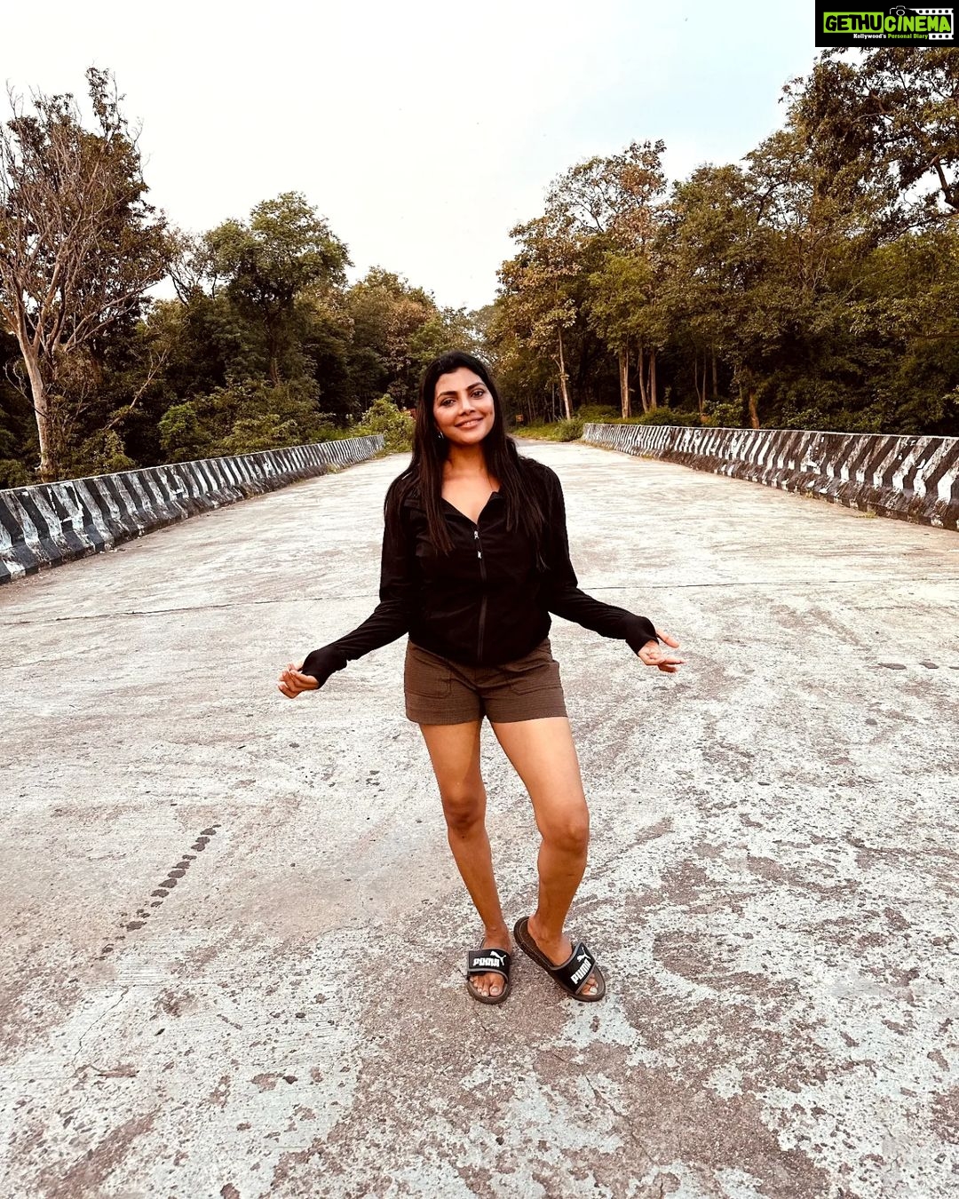 Lahari Shari Instagram - Feeling like a Rockstar on this bridge πβ¨ Smiling my way through life and embracing all the good vibes π« Rocking this road with confidence and gratitude πΆββοΈ Letting happiness flow through me like the wind in my hair π Life's too short to not enjoy every moment, so I'm making memories and cherishing them forever β€οΈ Capturing this happy moment to remind myself to keep shining bright β¨ Photographer : @troyphotographyofficial #RockstarVibes #EmbraceTheGood #HappinessIsKey #MemoriesForLife #FeelingBlessed #SmileAndRockOn #BridgeHappiness #RoadToJoy #CherishTheMoment #LivingMyBestLife #HappyOnTheRoad #GoodVibesOnly Hyderabad
