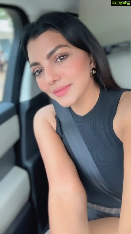 Lahari Shari Instagram - Chillin' in my ride, vibes on fleek ππ Snapped this lit video of me just sitting, smiling, and posing! ππ€ #happymood #happyday #LoveMyLife #CarVibes #SmileGoals #PosingGameStrong #FeelingMyself #reelsinstagram #reelsindia Hyderabad