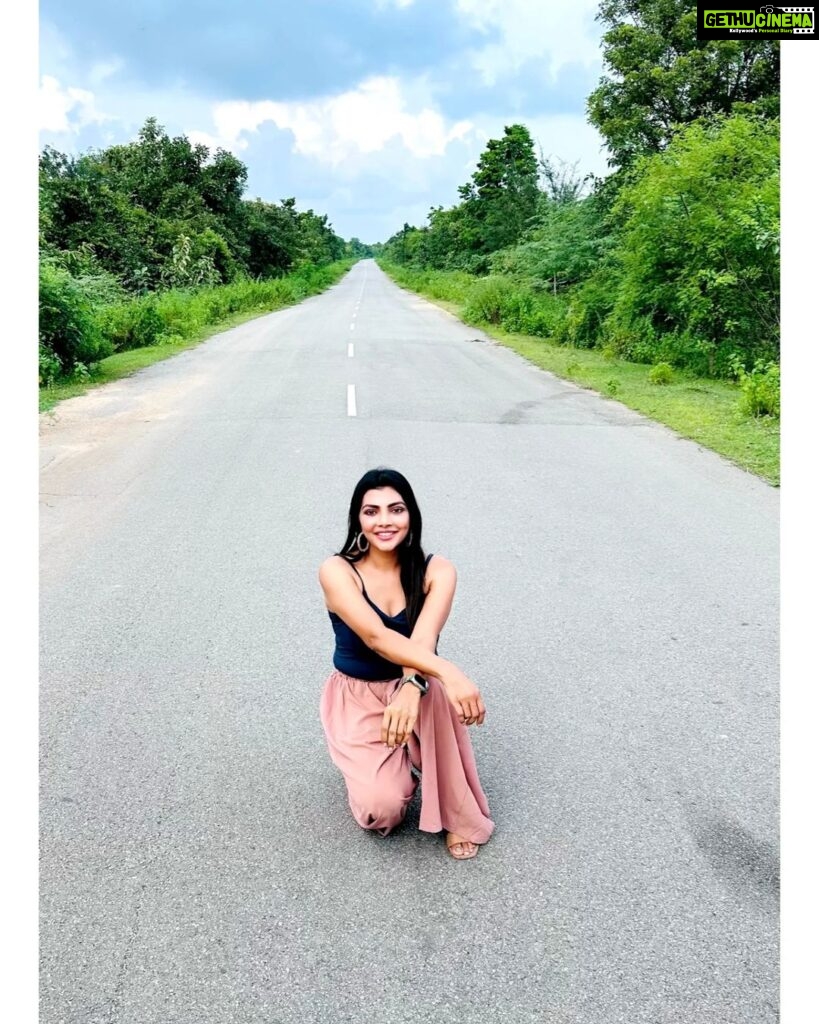 Lahari Shari Instagram - Feelin' the wind in my hair and the open road beneath my wheels 🚗✨ Posing pretty during this epic long drive road trip 📸 🛣💃 Photographer : @troyphotographyofficial Designer and Stylist : @adamohyd #GoodMorning #happyfriday #RoadTripVibes #AdventuresAhead #SittingPretty #LongDriveFeels #OnTheRoadAgain #potraitmode #AdventureAwaits Hyderabad