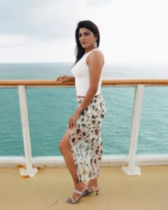 Lahari Shari Instagram - Feeling like a boss, striking a pose 🙆‍♀️✨ Confidence on fleek, vibes on point 💯✨💃 Photographer : @troyphotographyofficial Designer and Stylist : @adamohyd #FeelingAwesome #BossBabe #StrikeAPose #ConfidenceOnFleek #VibesOnPoint #LivingMyBestLife #SelfLoveMonday #BossModeActivated #OwnIt #PoseAndPose #ConfidenceOnFleek #EmbraceYourPower #SlayAllDay #LivingMyBestLife #StrikeAPose #FeelingMyself #StayFabulous #BeYou #UnleashYourPotential #EmpoweredWomen #StandTall #PositiveVibesOnly Cruise