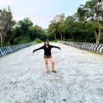 Lahari Shari Instagram - Feeling like a Rockstar on this bridge 🌉✨ Smiling my way through life and embracing all the good vibes 💫 Rocking this road with confidence and gratitude 🚶‍♀️ Letting happiness flow through me like the wind in my hair 💃 Life's too short to not enjoy every moment, so I'm making memories and cherishing them forever ❤️ Capturing this happy moment to remind myself to keep shining bright ✨ Photographer : @troyphotographyofficial #RockstarVibes #EmbraceTheGood #HappinessIsKey #MemoriesForLife #FeelingBlessed #SmileAndRockOn #BridgeHappiness #RoadToJoy #CherishTheMoment #LivingMyBestLife #HappyOnTheRoad #GoodVibesOnly Hyderabad