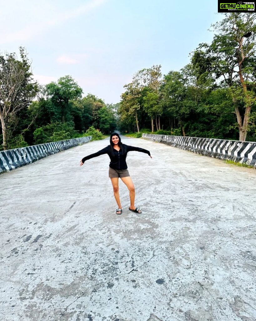 Lahari Shari Instagram - Feeling like a Rockstar on this bridge 🌉✨ Smiling my way through life and embracing all the good vibes 💫 Rocking this road with confidence and gratitude 🚶‍♀️ Letting happiness flow through me like the wind in my hair 💃 Life's too short to not enjoy every moment, so I'm making memories and cherishing them forever ❤️ Capturing this happy moment to remind myself to keep shining bright ✨ Photographer : @troyphotographyofficial #RockstarVibes #EmbraceTheGood #HappinessIsKey #MemoriesForLife #FeelingBlessed #SmileAndRockOn #BridgeHappiness #RoadToJoy #CherishTheMoment #LivingMyBestLife #HappyOnTheRoad #GoodVibesOnly Hyderabad