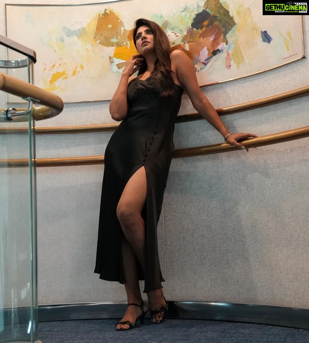 Lahari Shari Instagram - Embracing life's beautiful moments, one step at a time. π Designer and Stylist : @adamohyd Photographer : @troyphotographyofficial #happymood #happylife #lovelylife #amazingvibes #PositiveThoughts #loveeverymoment #Positivity #LifeIsBeautifu Cruise