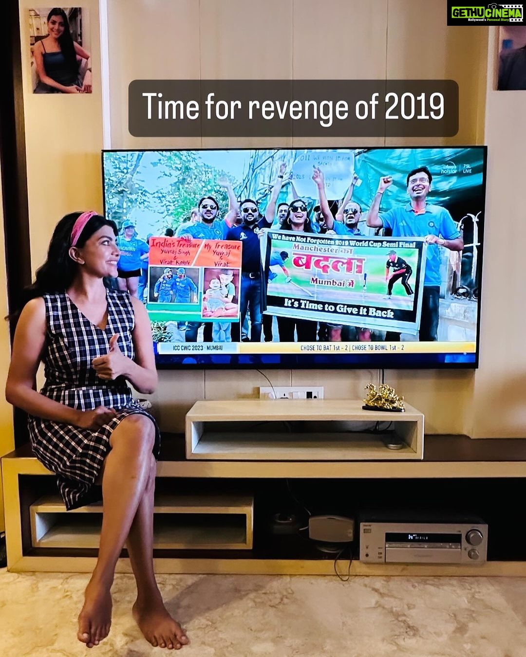 Lahari Shari Instagram - Wishing all the best to us all๐ Go INDIA ๐ฎ๐ณ #rohitsharma #shubmangill #kingkohli #shreyasiyer #klrahul #siraj #bumrah #jadeja #shami #icc #cwc #bleedblue #india #win #cricket #biggbosstelugu #tollywood #bollywood #kollywood #actress