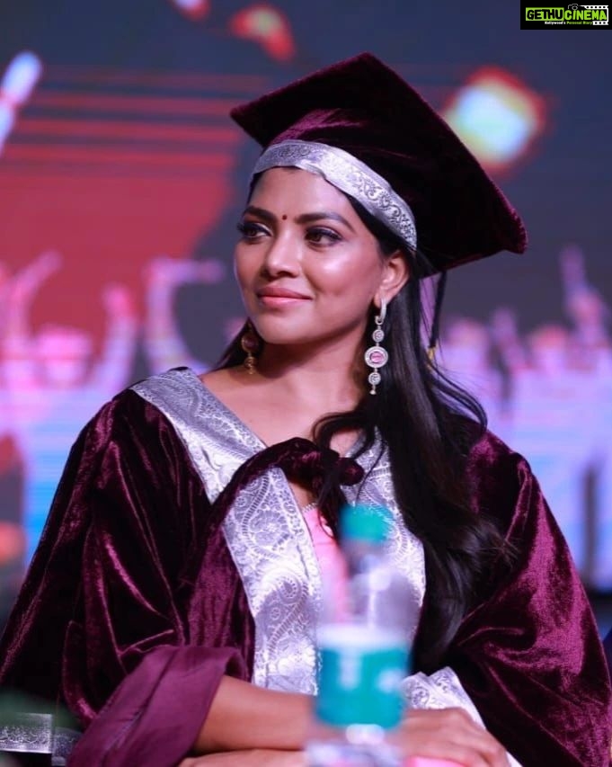 Lahari Shari Instagram - Felt like a total ๐ as the Guest of Honour at Veda Degree College's Graduation Ceremony and Freshers Party Yesterday! It's such an honour to be recognized and celebrated by these amazing students. ๐โจ Embracing this new role with grace and excitement. It was a great experience to inspire and motivate these future leaders to chase their dreams and make a difference in the world. ๐ ๐๐ฅณ @vedadegreecollege Designer and Stylist : @adamostylestudio #GuestOfHonor #VedaDegreeCollege #GraduationCeremony #FreshersParty #NewBeginnings #FutureLeaders #Inspiration #Motivation #LetsParty #CelebrateSuccess #NavratriVibes #FestiveFeeling #IndianFestivals #CelebrationMode #GlamorousAndGraceful #Navratri2023 #actress #teleuguactress #telugucinema #telugumovies #filmcityย #hyderabad #tollywood Hyderabad