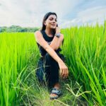 Lahari Shari Instagram - Lost in the embrace of nature's greenery 🌿🌾 #HappySunday #happymood #PositivityOverload #LoveMyLife #livenature #NatureTherapy #FarmLife #SereneMoments #actress #actresslife #teluguactress #TollywoodVibes #telugucinema Hyderabad