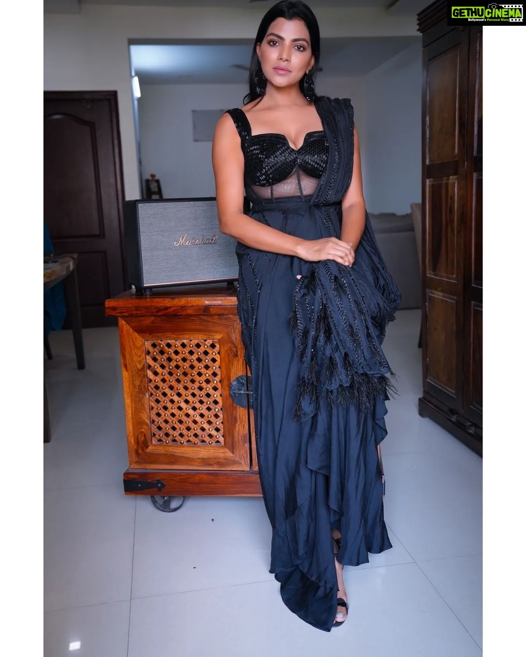 Lahari Shari Instagram - Embracing the dark side on Day 3 of Navratri 🌑✨ It's all about celebrating the strength within tradition ❤️🖤🖤 Attire : @ohanahyd Ptographer : @troyphotographyofficial Stylist : @adamostylestudio #NavratriVibes #FestiveFeeling #IndianFestivals #CelebrationMode #GlamorousAndGraceful #Navratri2023 #Fashionista #InstaStyle #SlayingTheFestivities #DressedToImpress #StunningInSaree #actress #teleuguactress #telugucinema #telugumovies #filmcity #hyderabad #tollywood #Navratri2023 #navratri #navratrispecial #chaitranavratri #durga #NavratriVibes #BlackIsBeautiful #EmbraceTheTradition #StrengthWithin #PowerfulWomen #GoddessModeOn #Day3OfNavratri