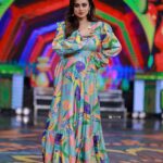Lakshmi Nakshathra Instagram - The best way to keep a good mood is to twirl 💃🏻 #lakshminakshathra Outfit : @janki.prakash.designs Photography @3leaf_photography Stylist : @stylewithandriya @andriya_nunez Muah @shoshank_makeup Styling Assit : @eb___it Styling coordination : @_aleenaraju