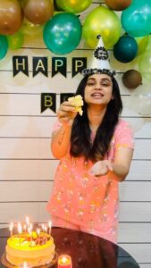 Lakshmi Nakshathra Instagram - All about Yesterday Night 🤗

Happy birthday to myself - cheers to many years ahead ! 🤗

Thank you all for your love and wishes❤️

#lakshminakshathra 

Hugs to @shyam_k_nair @lijo_chungath @lena_chungath🫂🫂