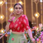Lakshmi Nakshathra Instagram - Say it all with your eyes ! ❤️💫 #lakshminakshathra 📸 @3leaf_photography Outfit: @acornfashionlines Stylist : @stylewithandriya Muah @mukeshmuralimakeover Asst. @arju Co- stylist : @eb___it @_aleenaraju #onam #onamcelebration #onamspecial #flowers
