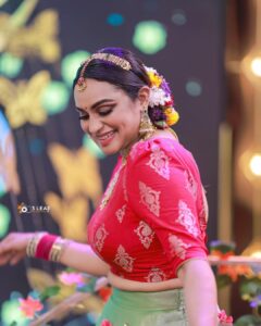 Lakshmi Nakshathra Instagram - Happy Onam 💫

#lakshminakshathra 

📸  @3leaf_photography 
Outfit: @acornfashionlines 
Stylist : @stylewithandriya 
Muah  @mukeshmuralimakeover 
Asst.  @arju
Co- stylist :  @eb___it @_aleenaraju 

#onam #onamcelebration #onamspecial
#flowers