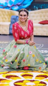 Lakshmi Nakshathra Instagram - “May the colors of Onam brighten your life and bring  good luck ! ❤️
Happy Onam 💫🤗

#lakshminakshathra 

Vc.  @3leaf_photography 
Outfit: @acornfashionlines 
Stylist : @stylewithandriya 
Muah  @mukeshmuralimakeover 
Asst.  @arju
Co- stylist :  @eb___it @_aleenaraju 
Neck piece : @___dheri___ 
Ring : @keyaa_by_kartika
Bangles and long neck peice: @reem_jewel

#onam #onamcelebration #onamspecial
#flowers