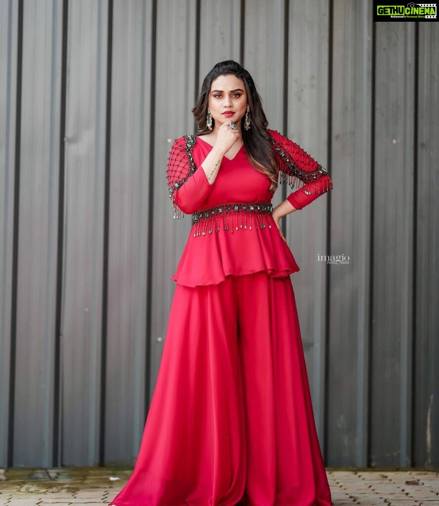 Lakshmi Nakshathra Instagram - Red is a bit of everything: kinda classy, kinda crazy. 📸. @imagiophotography_official Outfit: @acornfashionlines Stylist : @stylewithandriya Muah @mukeshmuralimakeover Asst. @arjunarju111 Jwlry : @goodwillcollectionskerala #lakshminakshathra